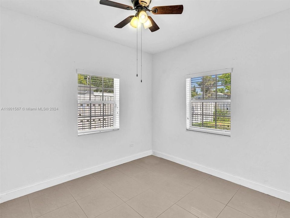 Active With Contract: $2,200 (2 beds, 1 baths, 836 Square Feet)