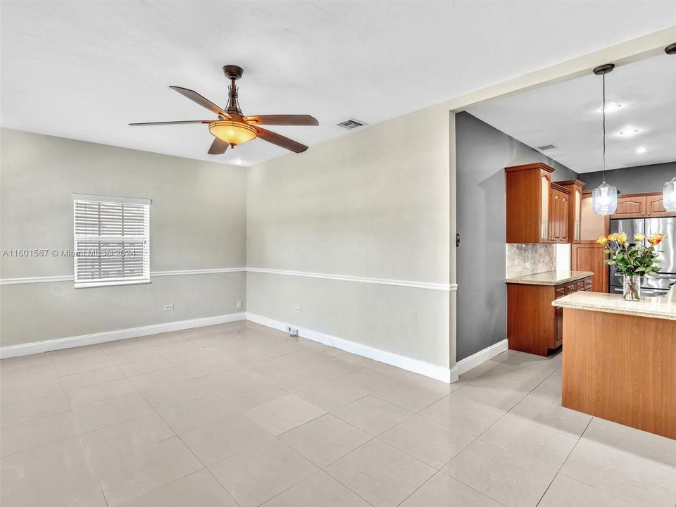 Active With Contract: $2,200 (2 beds, 1 baths, 836 Square Feet)