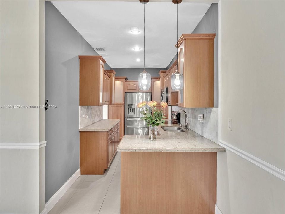 Active With Contract: $2,200 (2 beds, 1 baths, 836 Square Feet)