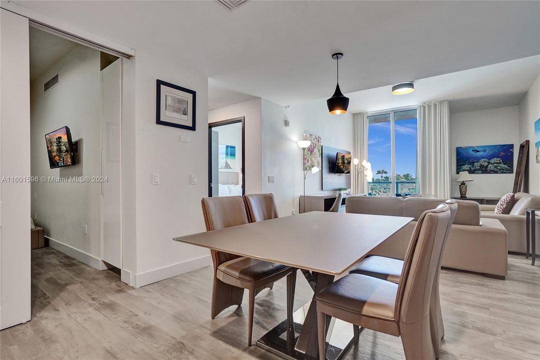 For Sale: $495,000 (2 beds, 1 baths, 761 Square Feet)