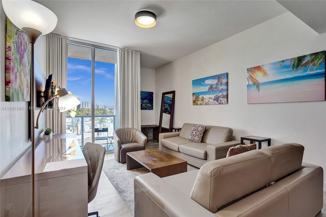 For Sale: $495,000 (2 beds, 1 baths, 761 Square Feet)