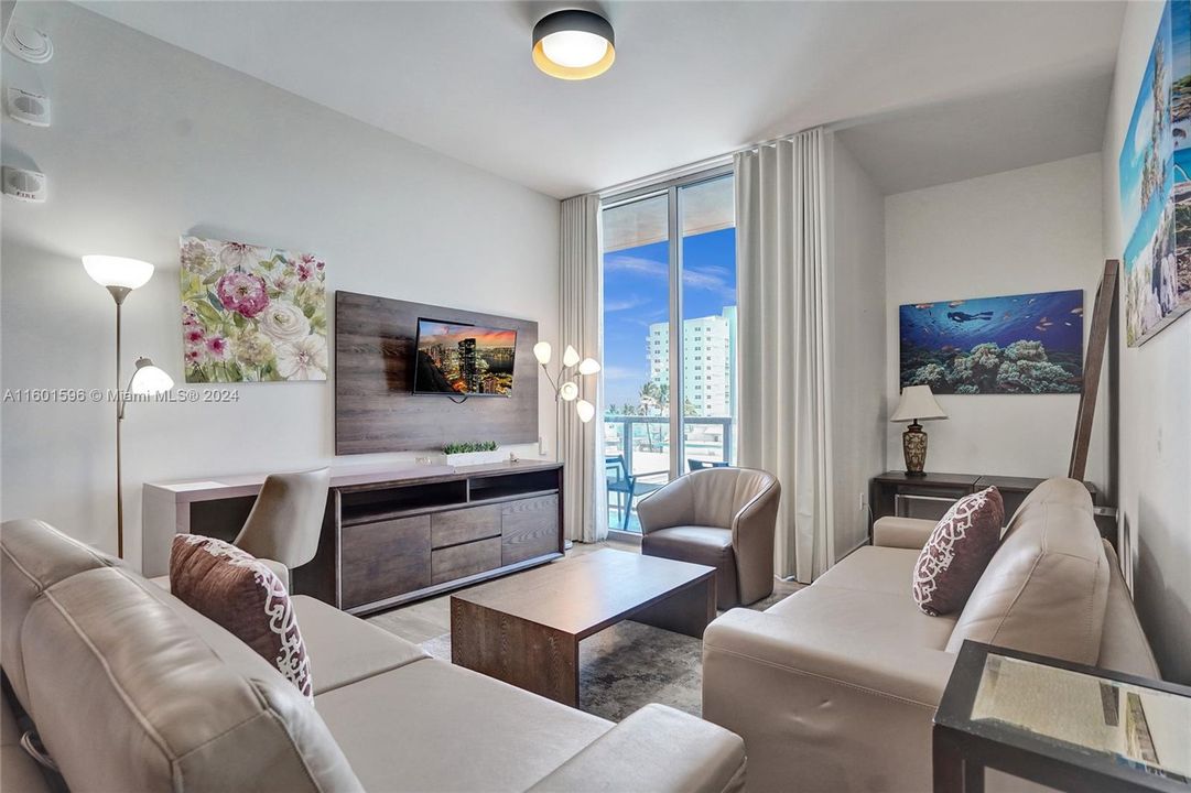 For Sale: $495,000 (2 beds, 1 baths, 761 Square Feet)