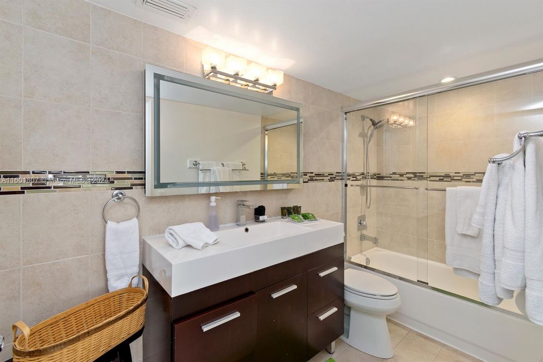 最近租的: $4,250 (3 贝兹, 2 浴室, 1320 平方英尺)