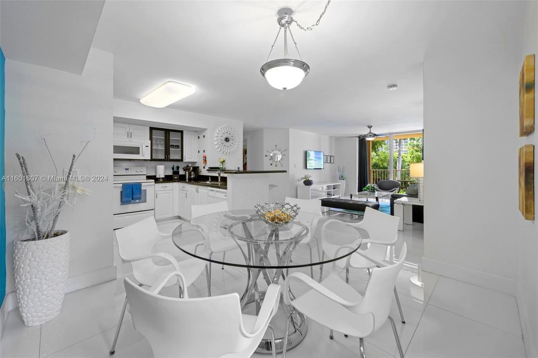 最近租的: $4,250 (3 贝兹, 2 浴室, 1320 平方英尺)