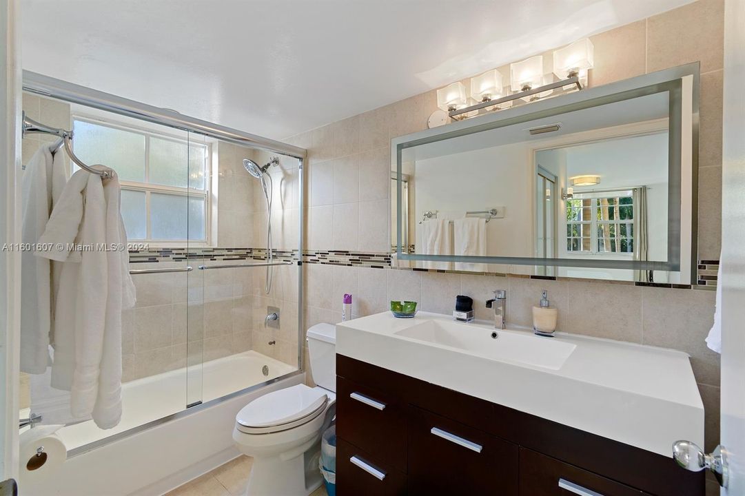 最近租的: $4,250 (3 贝兹, 2 浴室, 1320 平方英尺)