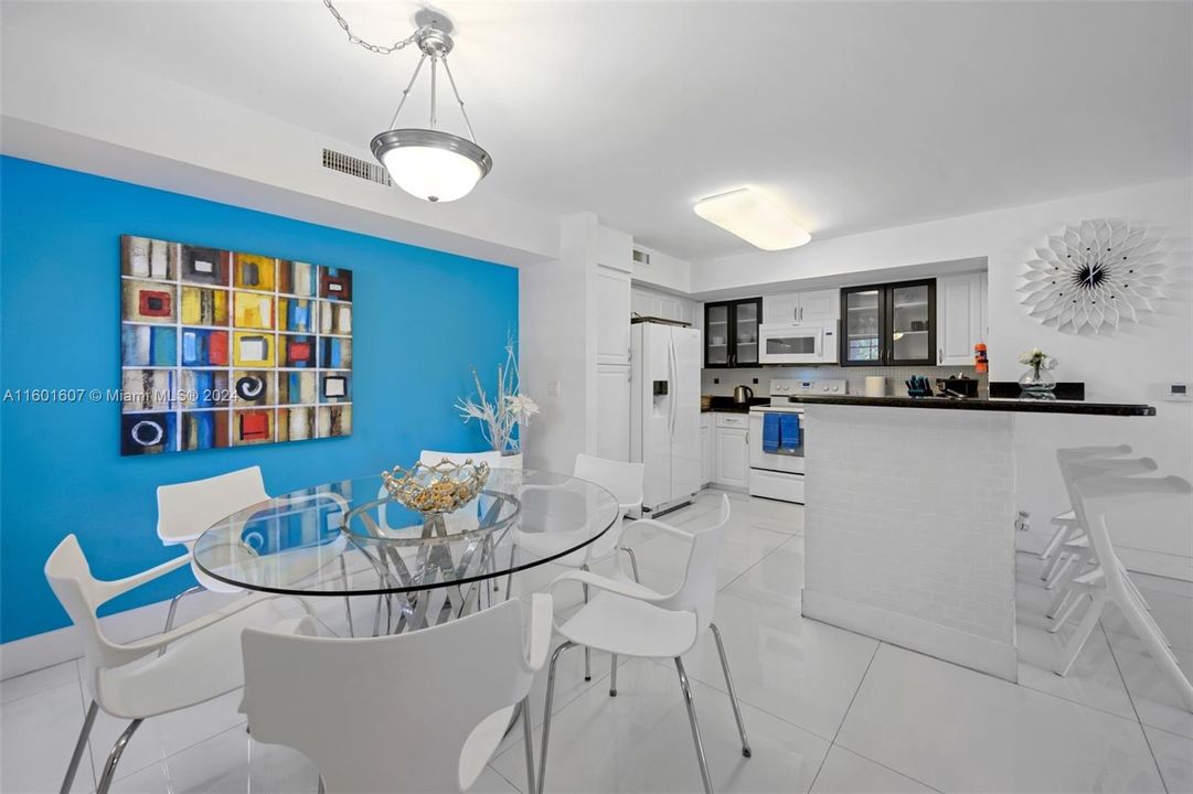 最近租的: $4,250 (3 贝兹, 2 浴室, 1320 平方英尺)