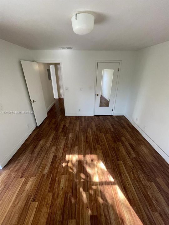 Active With Contract: $1,750 (1 beds, 1 baths, 754 Square Feet)