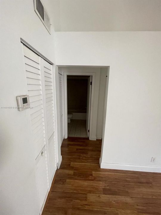 Active With Contract: $1,750 (1 beds, 1 baths, 754 Square Feet)