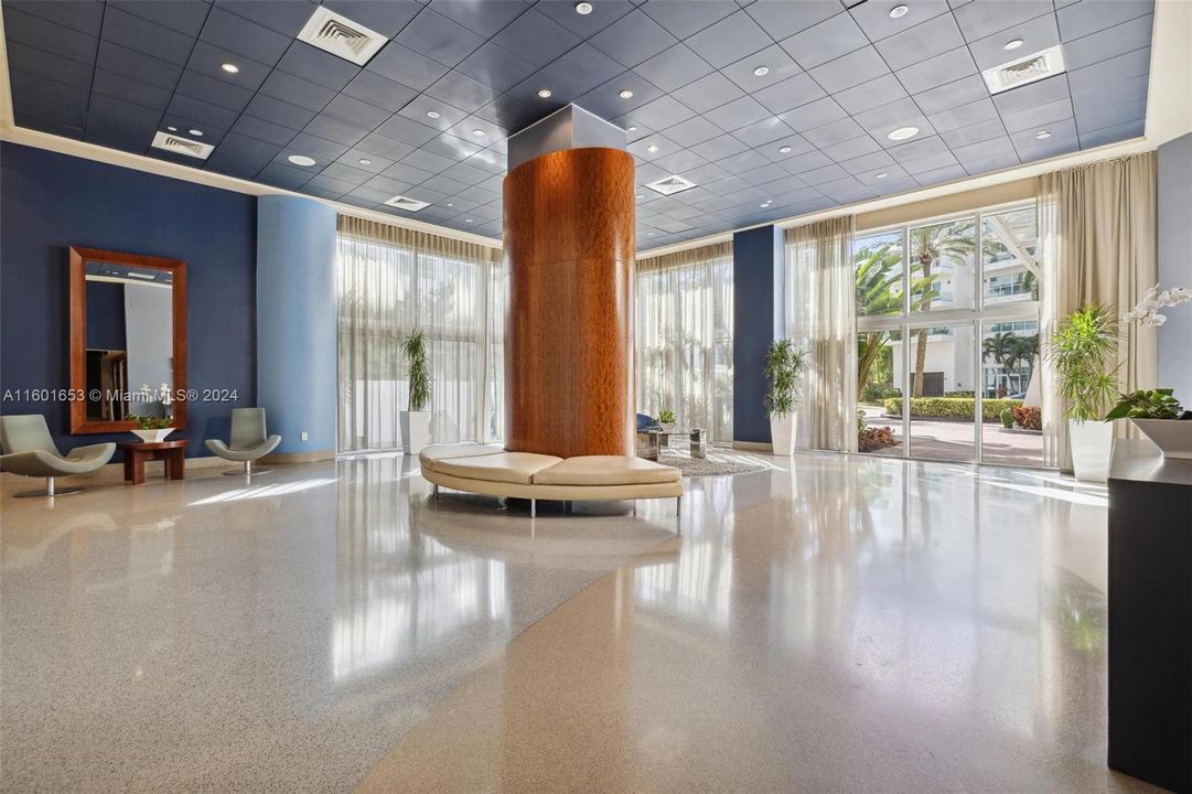 Recently Rented: $4,000 (1 beds, 1 baths, 808 Square Feet)