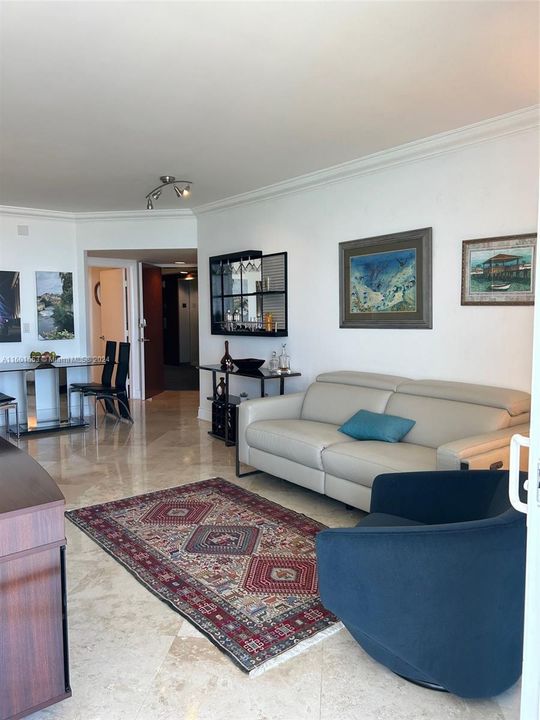 Recently Rented: $4,000 (1 beds, 1 baths, 808 Square Feet)