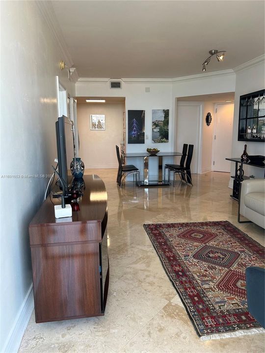 Recently Rented: $4,000 (1 beds, 1 baths, 808 Square Feet)