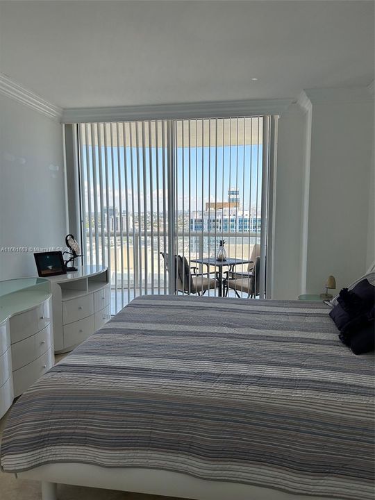 Recently Rented: $4,000 (1 beds, 1 baths, 808 Square Feet)