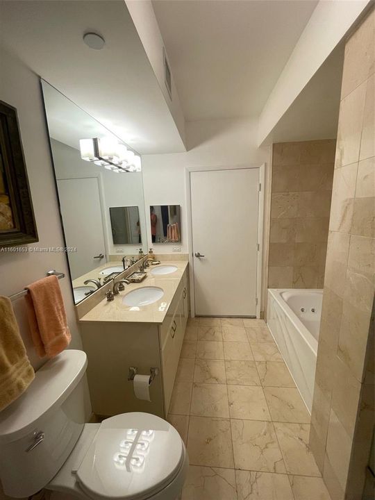 Recently Rented: $4,000 (1 beds, 1 baths, 808 Square Feet)