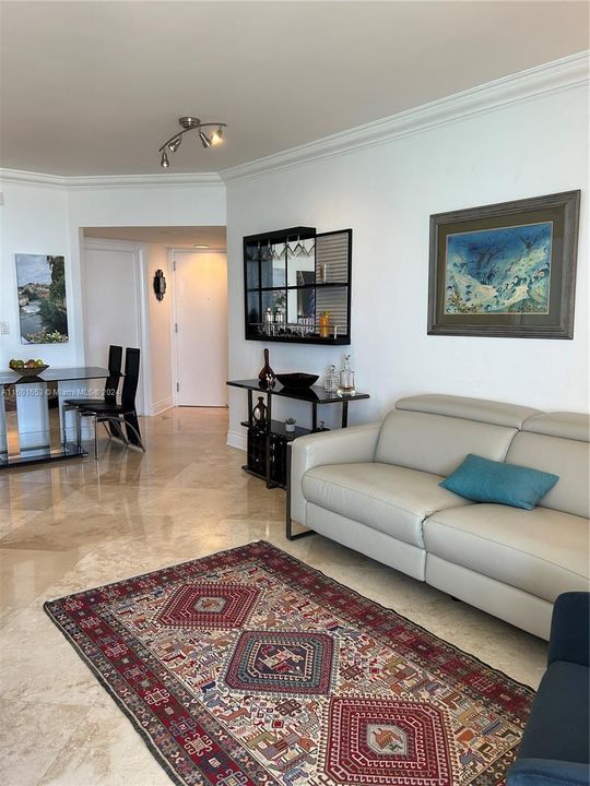 Recently Rented: $4,000 (1 beds, 1 baths, 808 Square Feet)