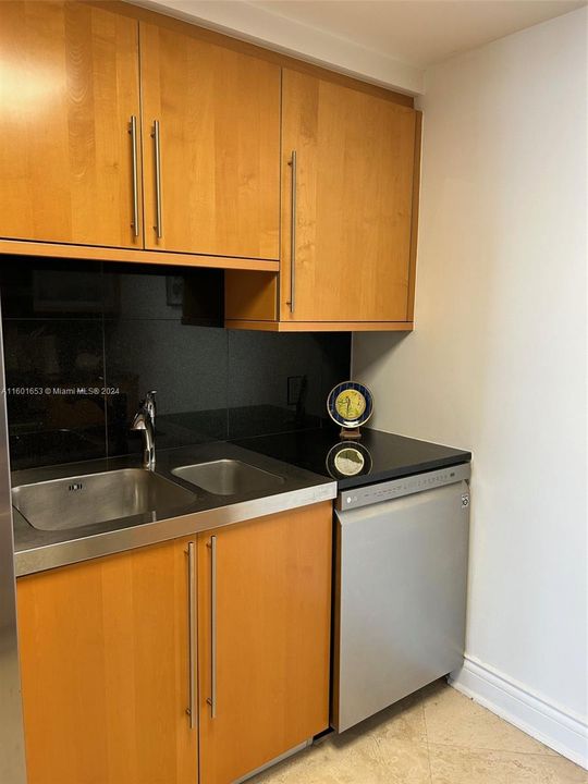 Recently Rented: $4,000 (1 beds, 1 baths, 808 Square Feet)