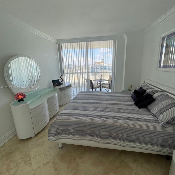 Recently Rented: $4,000 (1 beds, 1 baths, 808 Square Feet)