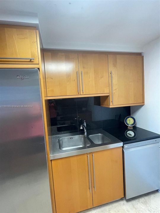 Recently Rented: $4,000 (1 beds, 1 baths, 808 Square Feet)