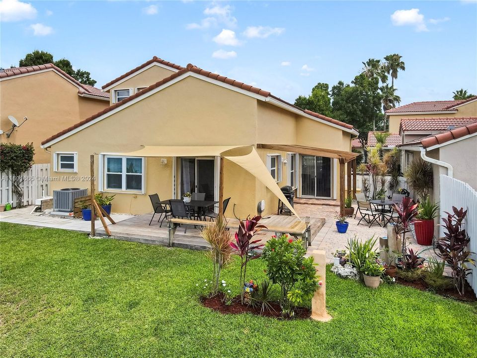 Recently Sold: $530,000 (3 beds, 2 baths, 1423 Square Feet)