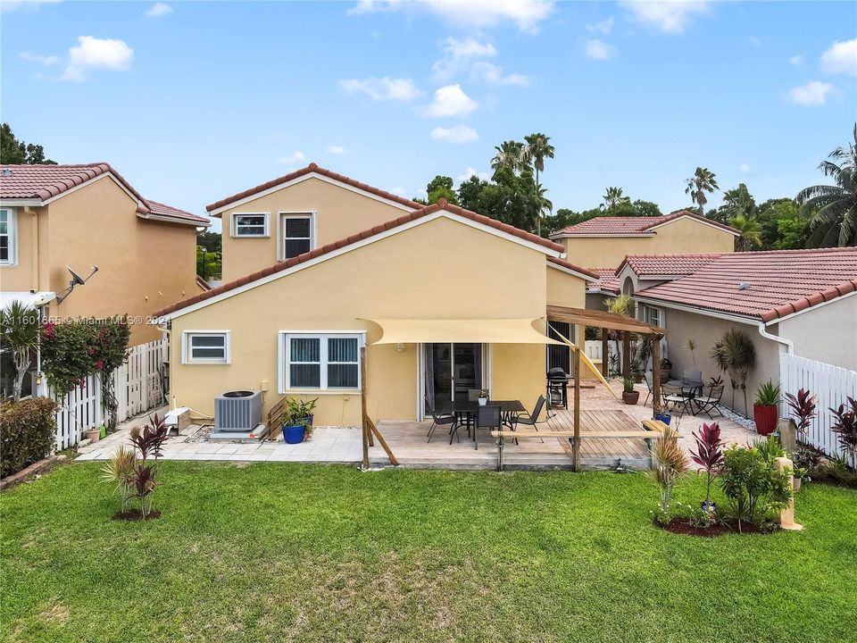 Recently Sold: $530,000 (3 beds, 2 baths, 1423 Square Feet)