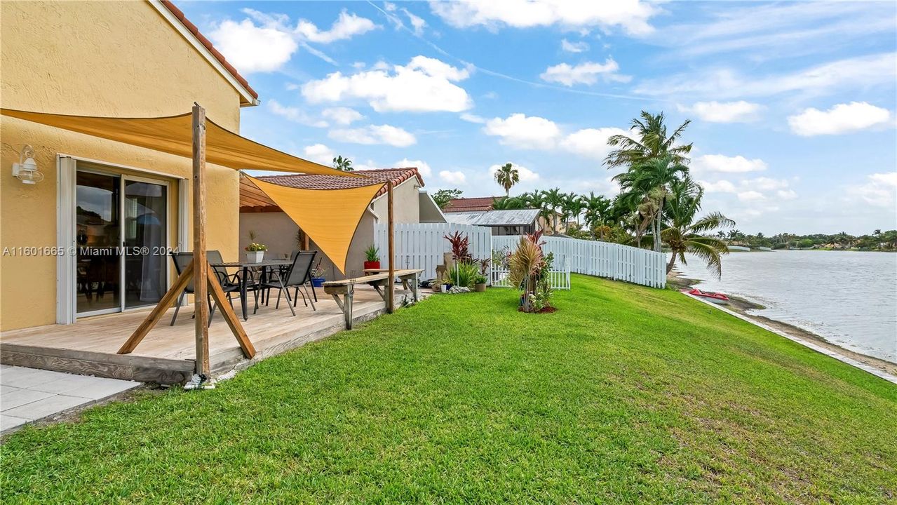 Recently Sold: $530,000 (3 beds, 2 baths, 1423 Square Feet)