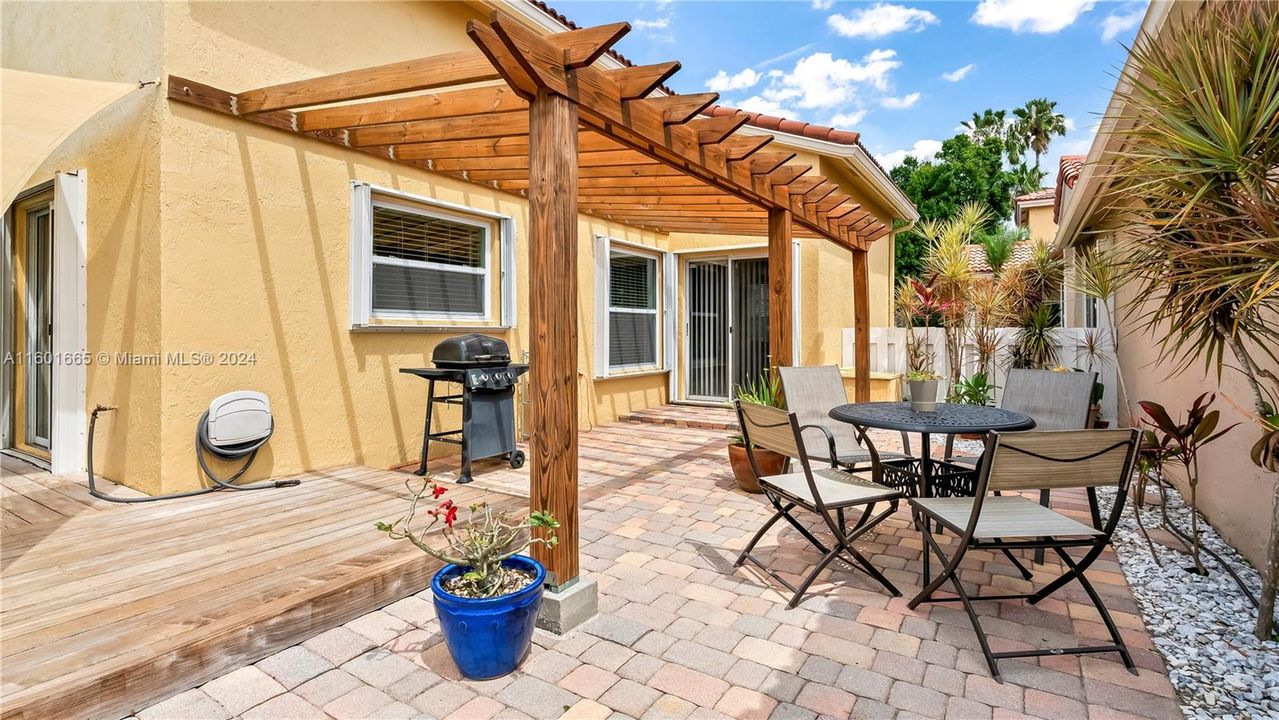 Recently Sold: $530,000 (3 beds, 2 baths, 1423 Square Feet)