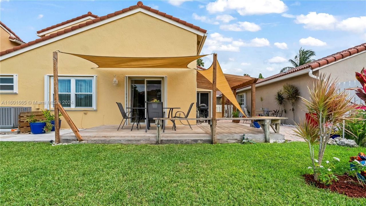 Recently Sold: $530,000 (3 beds, 2 baths, 1423 Square Feet)