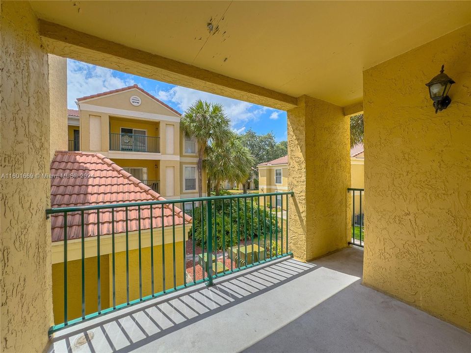 Active With Contract: $1,600 (1 beds, 1 baths, 780 Square Feet)