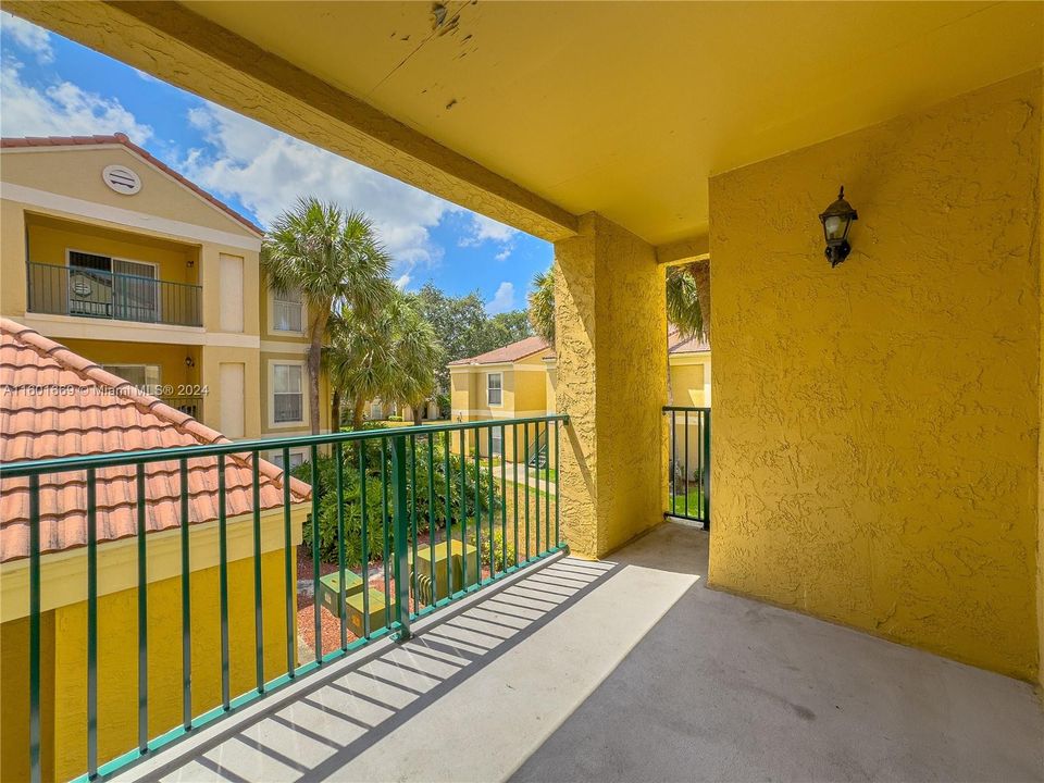 Active With Contract: $1,600 (1 beds, 1 baths, 780 Square Feet)