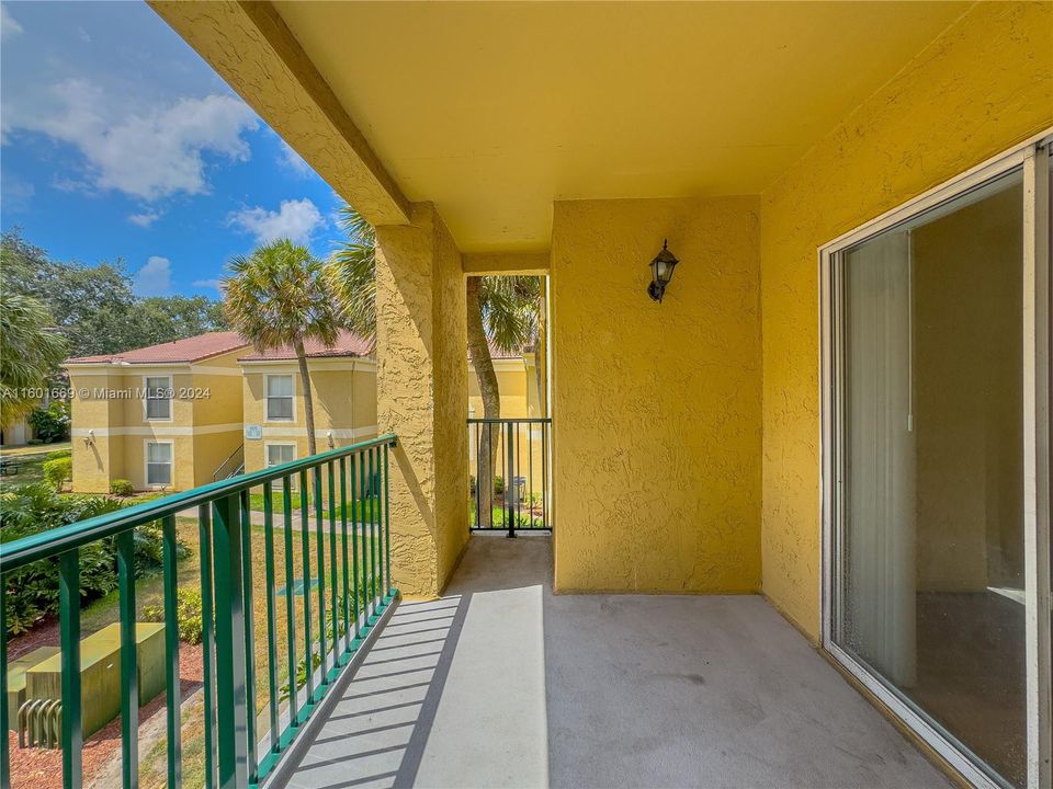 Active With Contract: $1,600 (1 beds, 1 baths, 780 Square Feet)