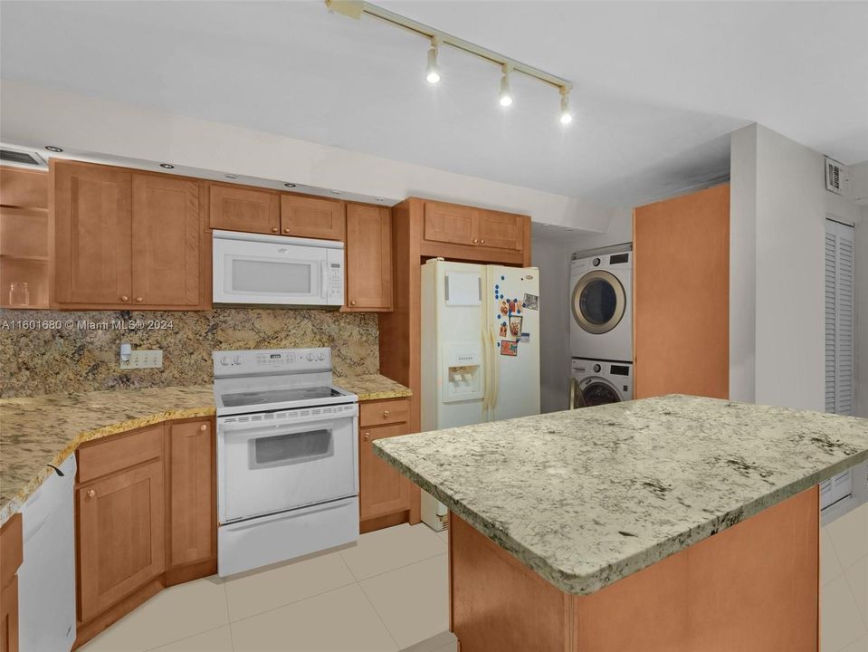 For Sale: $335,000 (1 beds, 1 baths, 536 Square Feet)