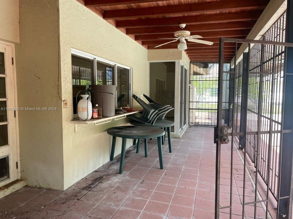 En Venta: $750,000 (4 camas, 2 baños, 3052 Pies cuadrados)