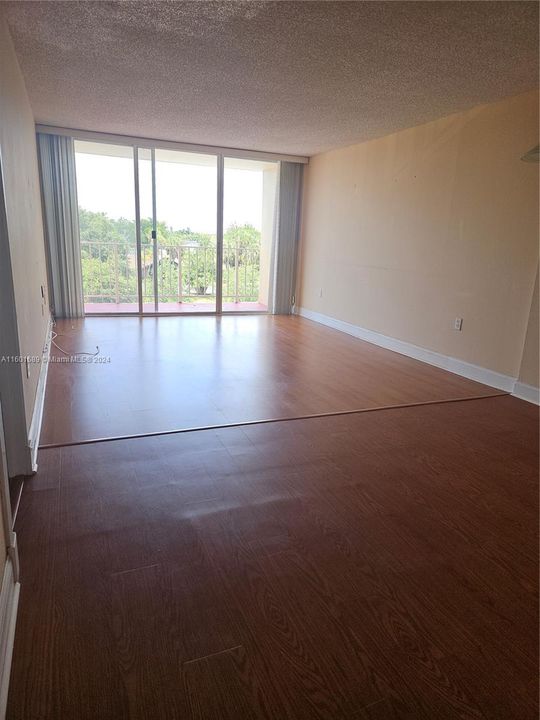 For Rent: $1,750 (1 beds, 1 baths, 840 Square Feet)