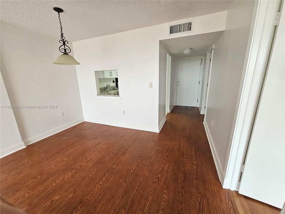 Recently Rented: $1,750 (1 beds, 1 baths, 840 Square Feet)