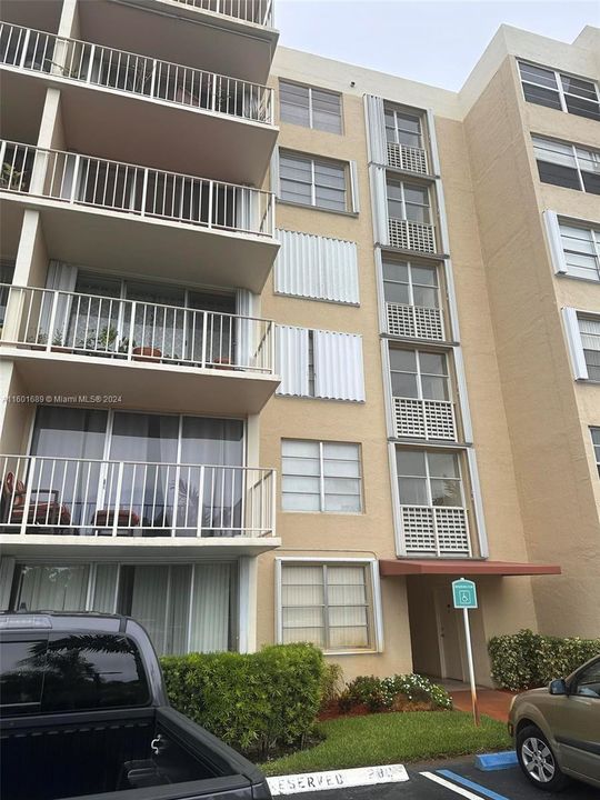 Recently Rented: $1,750 (1 beds, 1 baths, 840 Square Feet)