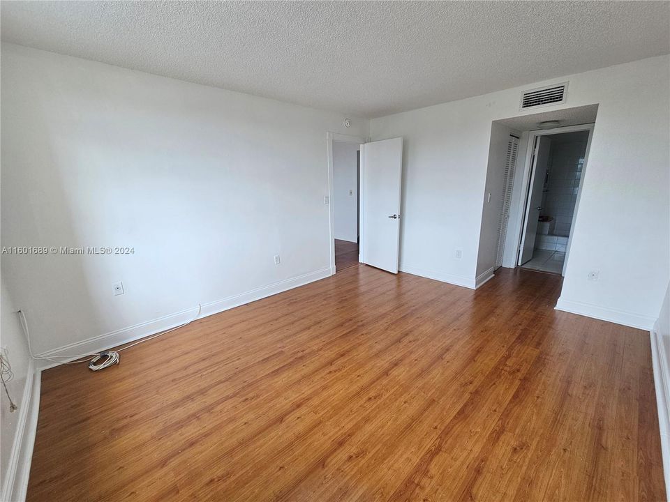 Recently Rented: $1,750 (1 beds, 1 baths, 840 Square Feet)