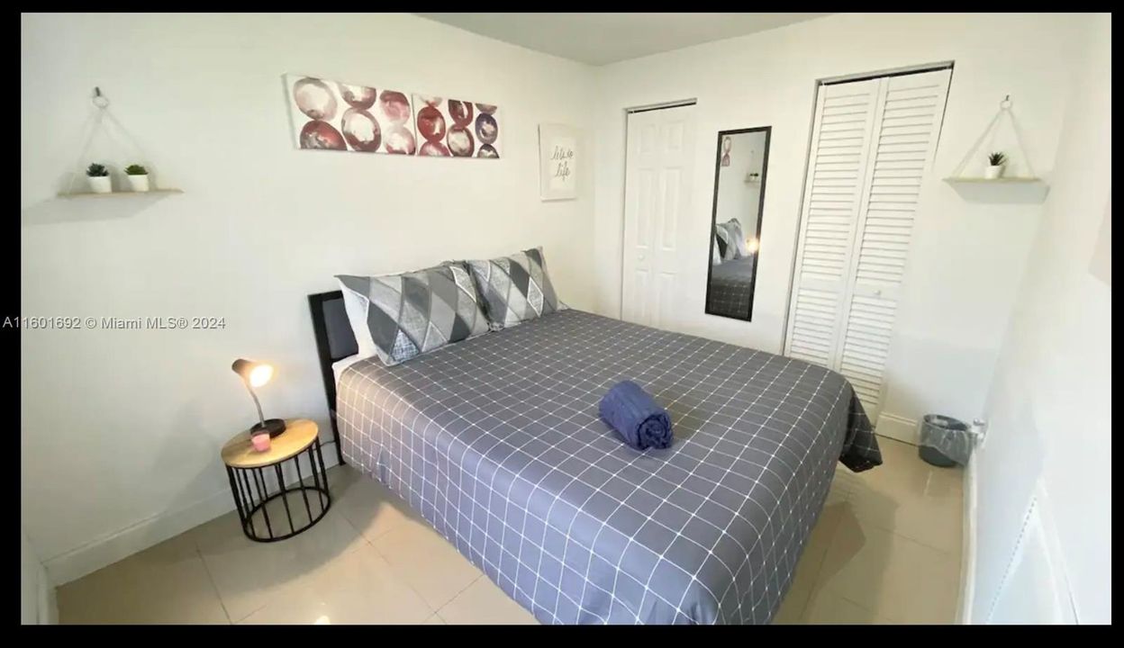 For Rent: $1,700 (1 beds, 1 baths, 3083 Square Feet)