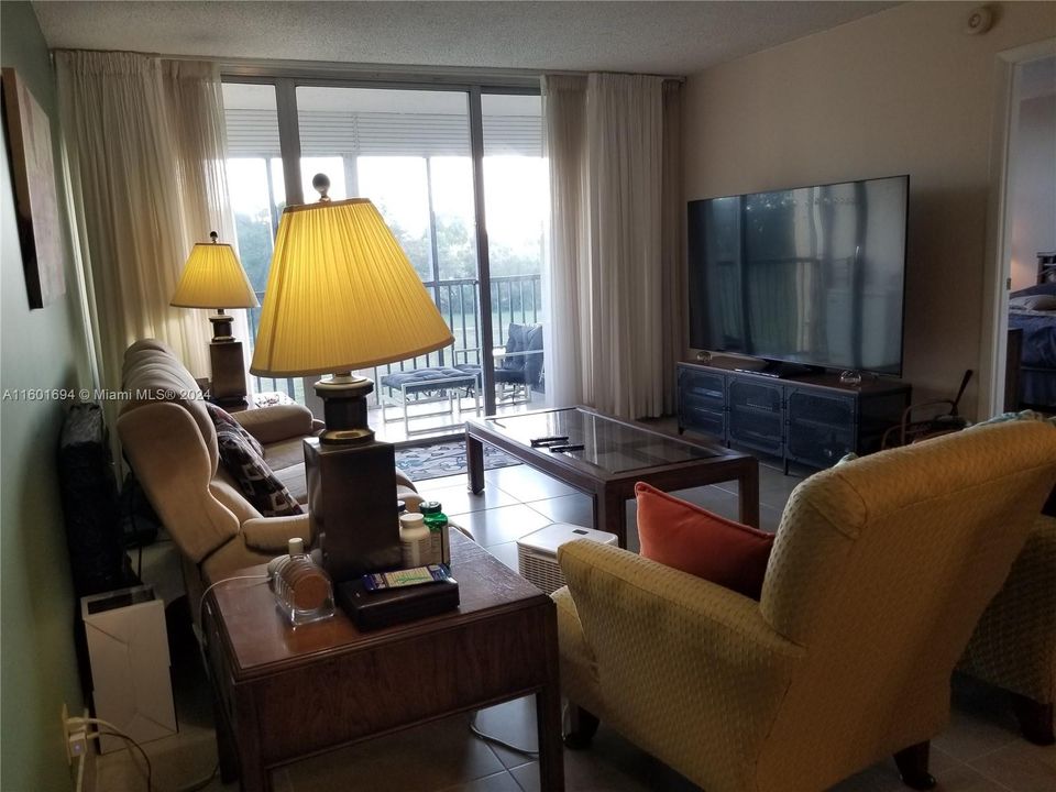 En Venta: $129,000 (2 camas, 2 baños, 1100 Pies cuadrados)