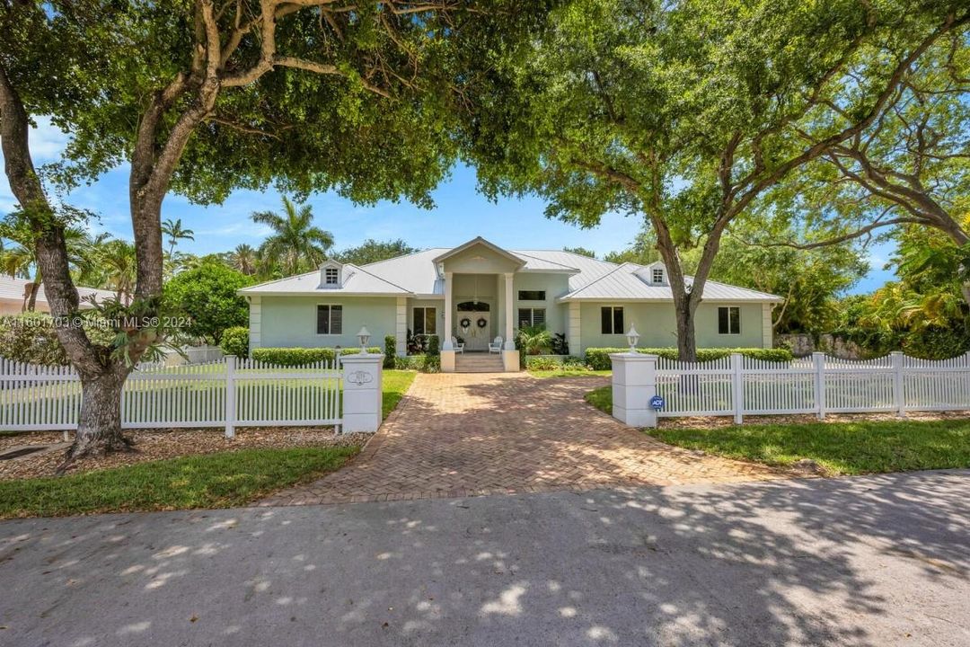 For Sale: $3,400,000 (5 beds, 3 baths, 3605 Square Feet)