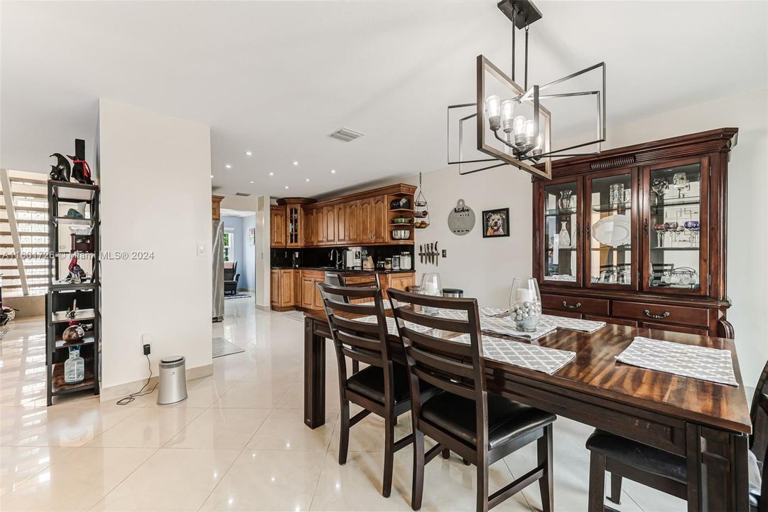 Vendido Recientemente: $614,900 (3 camas, 2 baños, 1794 Pies cuadrados)