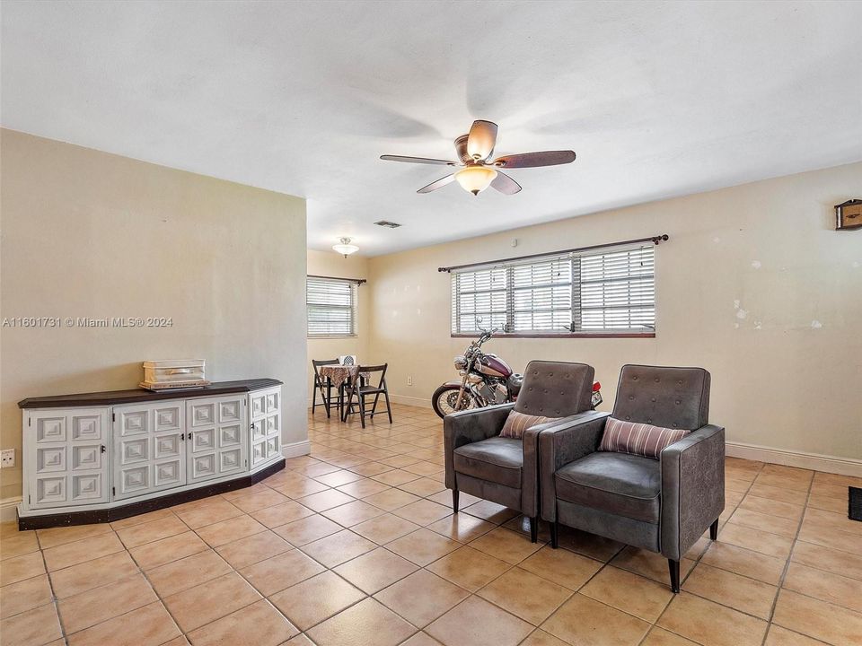 For Sale: $599,900 (2 beds, 1 baths, 1058 Square Feet)