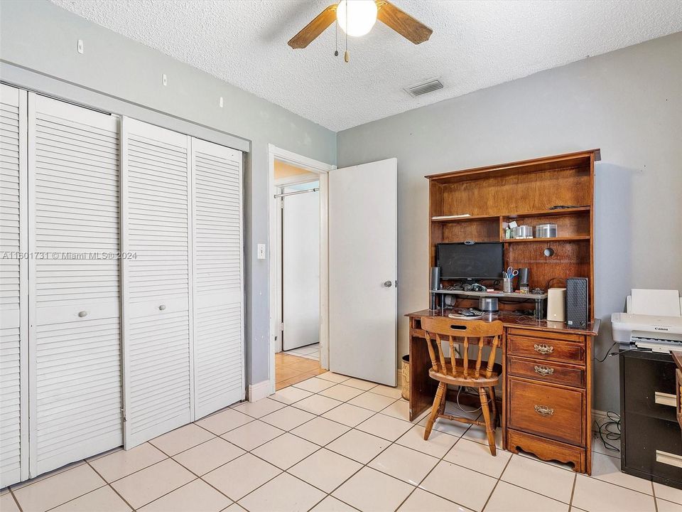 For Sale: $599,900 (2 beds, 1 baths, 1058 Square Feet)