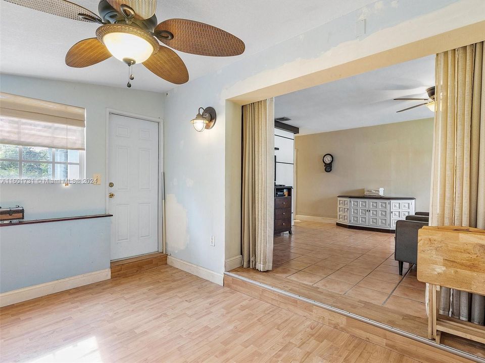 For Sale: $599,900 (2 beds, 1 baths, 1058 Square Feet)