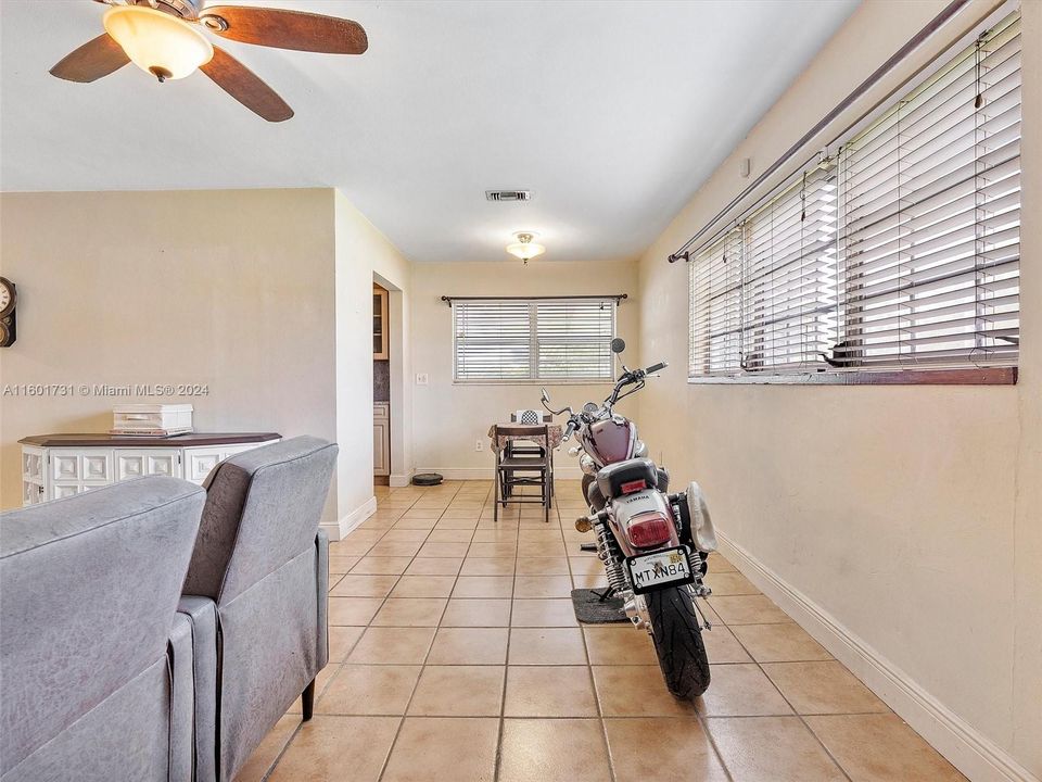 For Sale: $599,900 (2 beds, 1 baths, 1058 Square Feet)