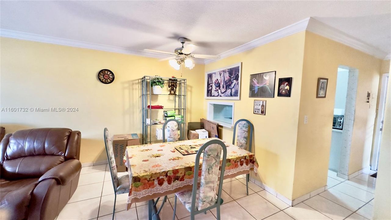 For Sale: $235,000 (1 beds, 1 baths, 715 Square Feet)