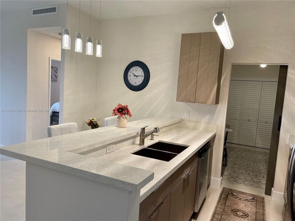 Recientemente alquilado: $3,850 (1 camas, 2 baños, 1008 Pies cuadrados)