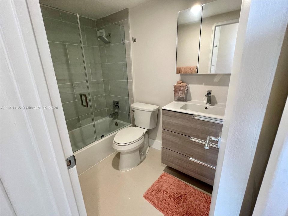 Recientemente alquilado: $3,850 (1 camas, 2 baños, 1008 Pies cuadrados)