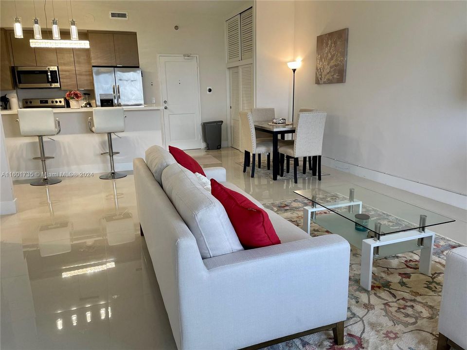 Recientemente alquilado: $3,850 (1 camas, 2 baños, 1008 Pies cuadrados)