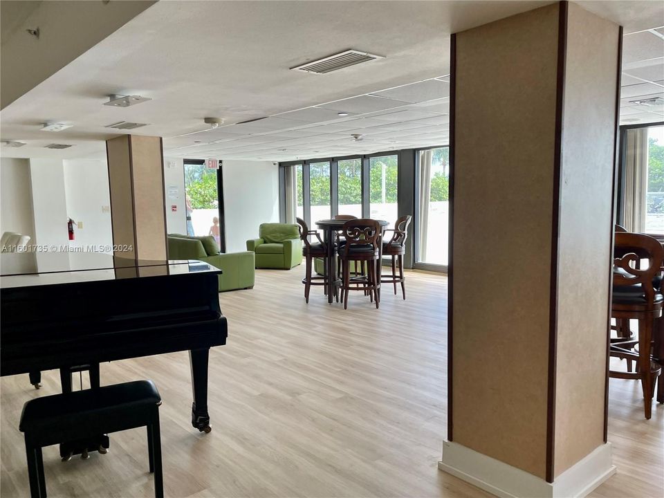 Recientemente alquilado: $3,850 (1 camas, 2 baños, 1008 Pies cuadrados)