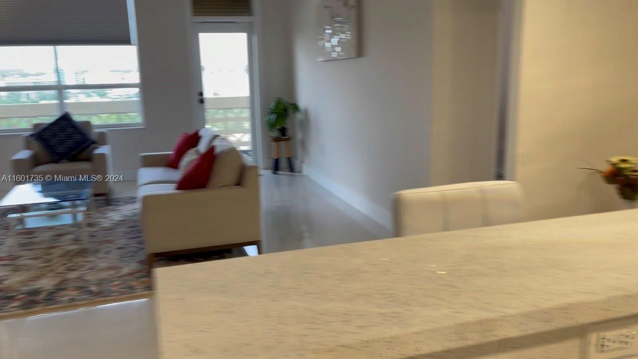 Recientemente alquilado: $3,850 (1 camas, 2 baños, 1008 Pies cuadrados)