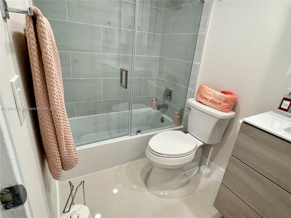 Recientemente alquilado: $3,850 (1 camas, 2 baños, 1008 Pies cuadrados)